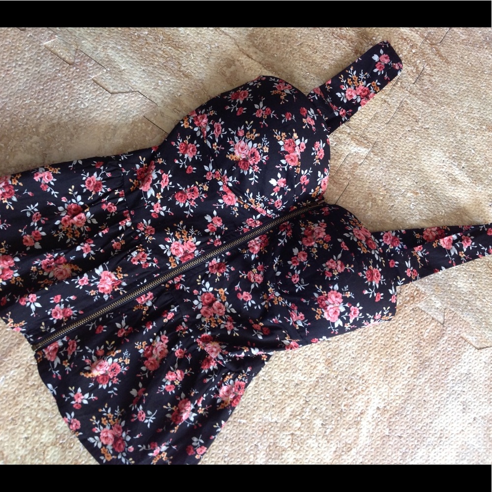Gorgeous floral corset style top H021 - Picture 4 of 8